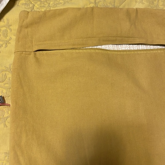 Merchant 41 Pillow Cover With Polyester Pillow Insert Muted
18 x 18 - Picture 3 of 4